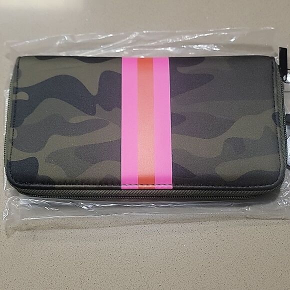 Haute Shore Cash Show off Wallet - Picture 11 of 12